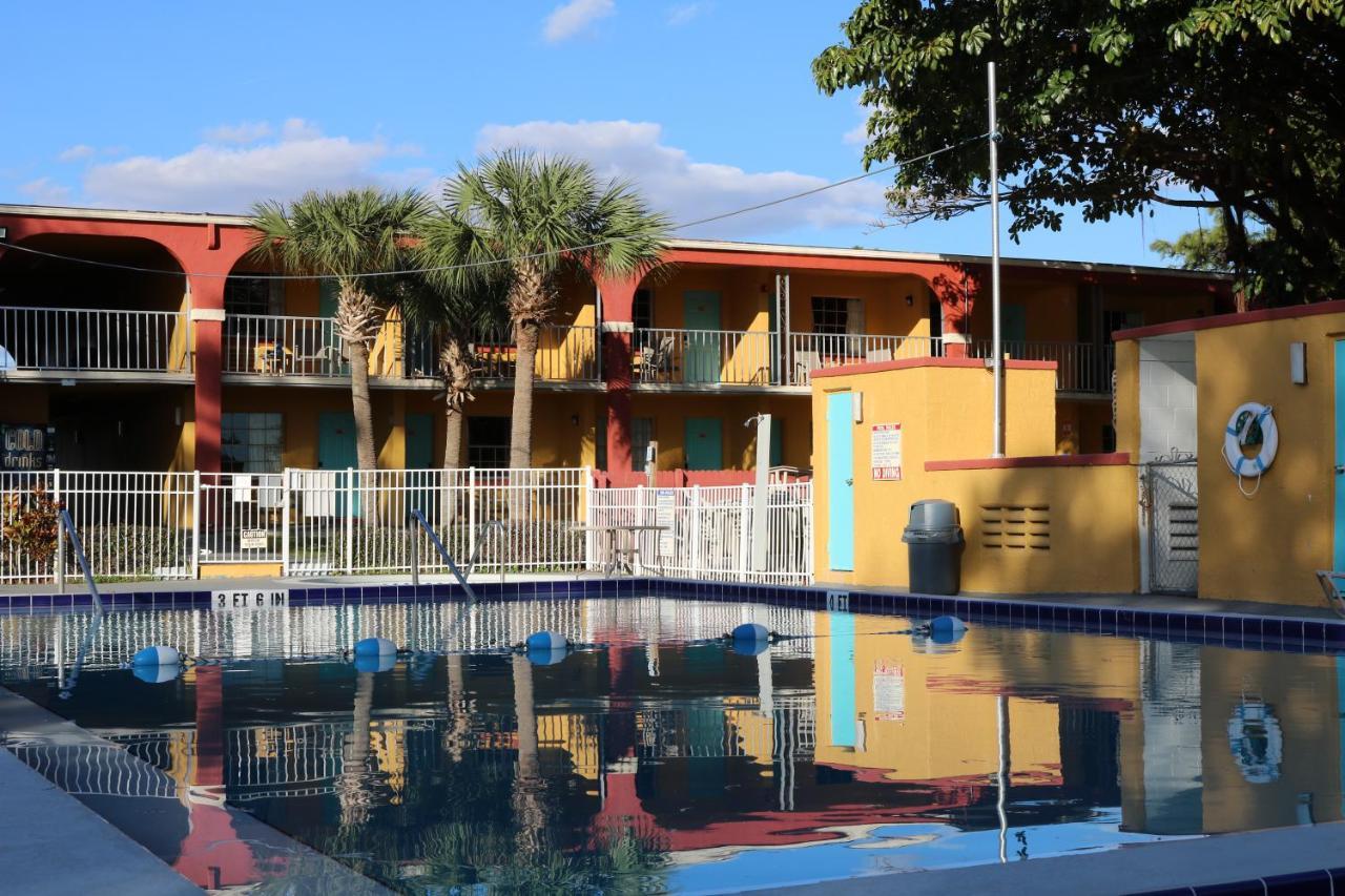 Howard Johnson By Wyndham Lake Front Park Kissimmee Buitenkant foto
