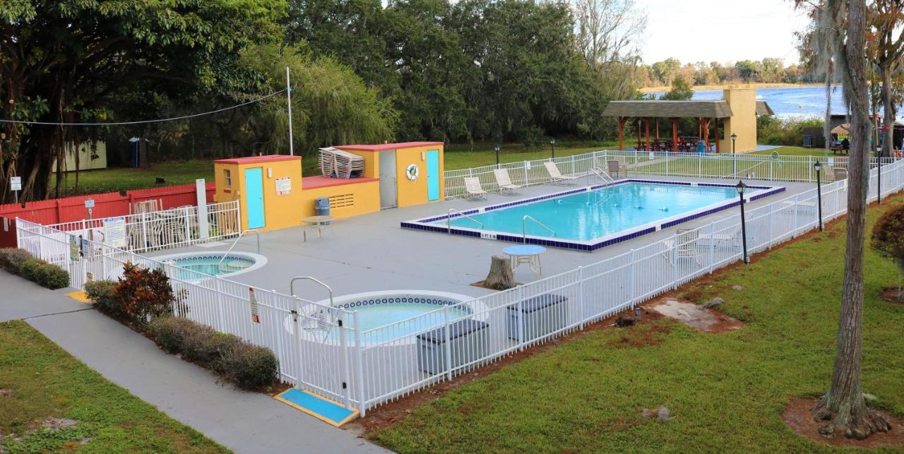 Howard Johnson By Wyndham Lake Front Park Kissimmee Buitenkant foto