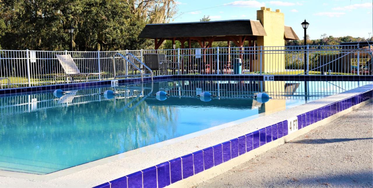 Howard Johnson By Wyndham Lake Front Park Kissimmee Buitenkant foto